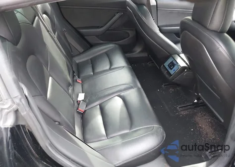 2018 Tesla Model 3 Long Range/Performance z USA, uszkodzony, nr VIN 5YJ3E1EB2JF090334